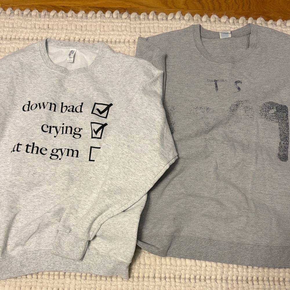2 oversized Taylor Swift crew neck sweatshirts